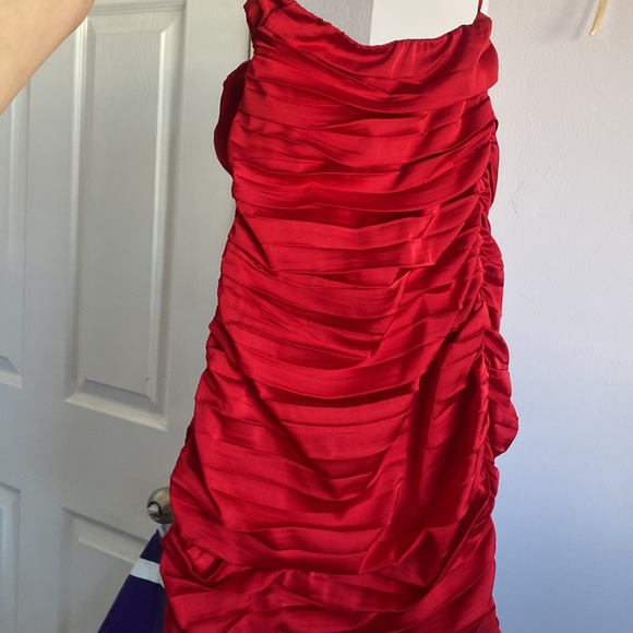 RED DRESS - Picture 2 of 2